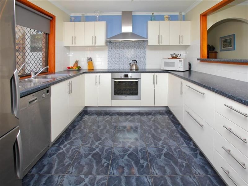 9 Stonyfell Court, Holland Park QLD 4121