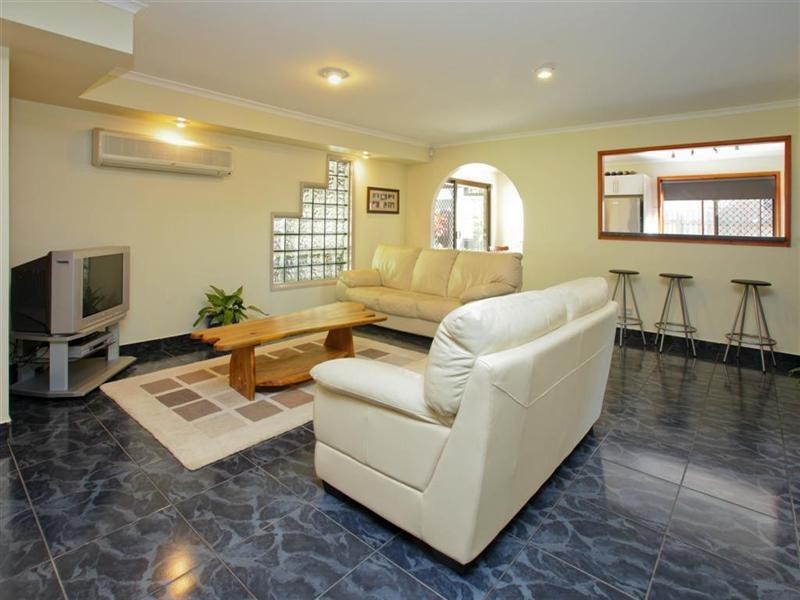 9 Stonyfell Court, Holland Park QLD 4121