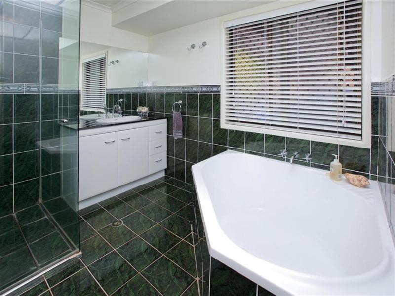 9 Stonyfell Court, Holland Park QLD 4121