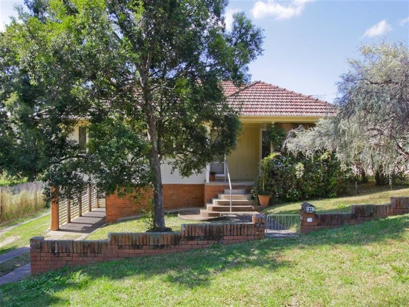 37 Mananda Street, Holland Park West QLD 4121