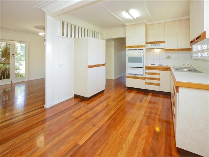 37 Mananda Street, Holland Park West QLD 4121