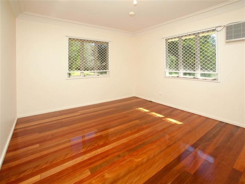 37 Mananda Street, Holland Park West QLD 4121