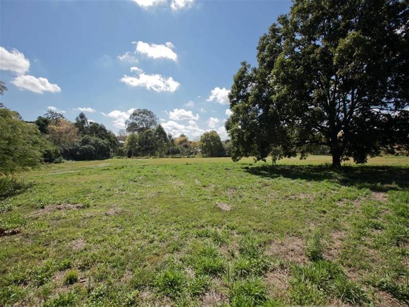 37 Mananda Street, Holland Park West QLD 4121