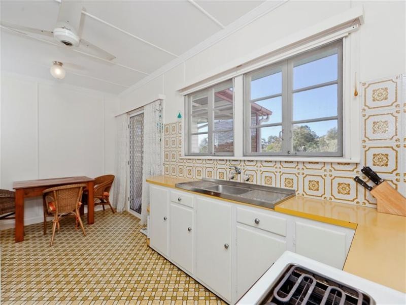 35 Love Street, Holland Park QLD 4121