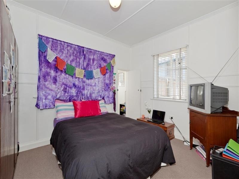 35 Love Street, Holland Park QLD 4121