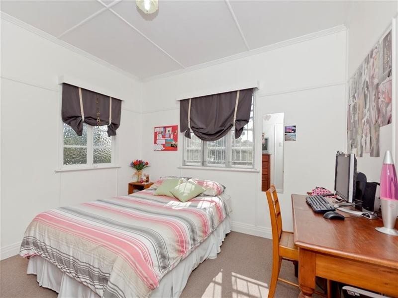 35 Love Street, Holland Park QLD 4121