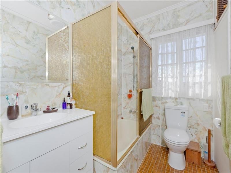 35 Love Street, Holland Park QLD 4121