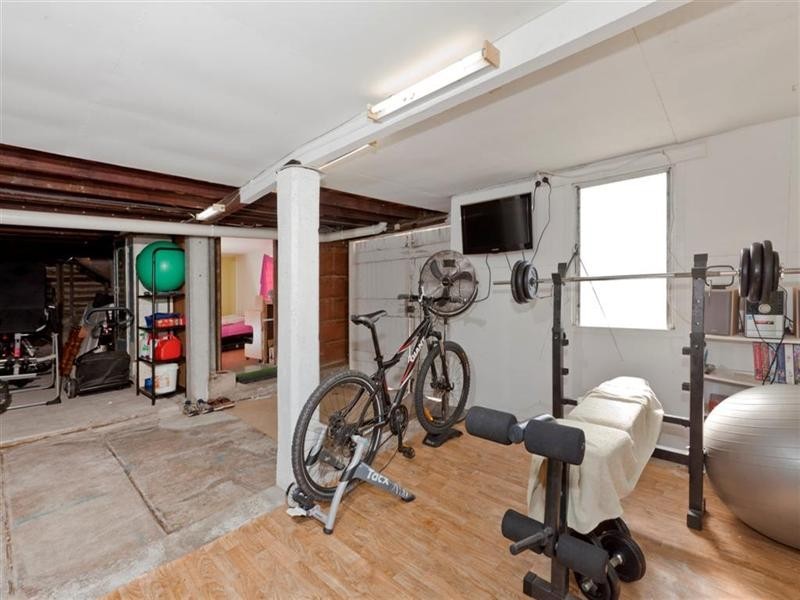 35 Love Street, Holland Park QLD 4121