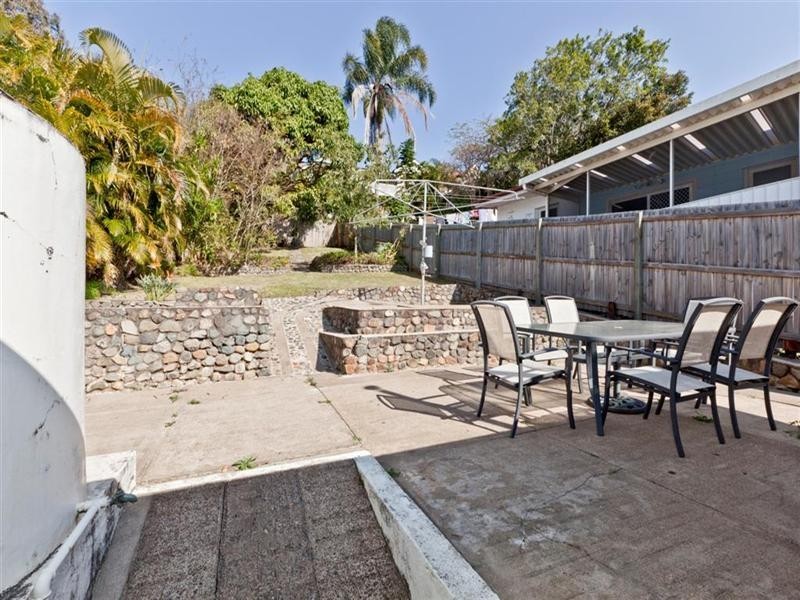 35 Love Street, Holland Park QLD 4121