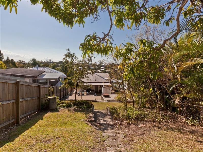 35 Love Street, Holland Park QLD 4121