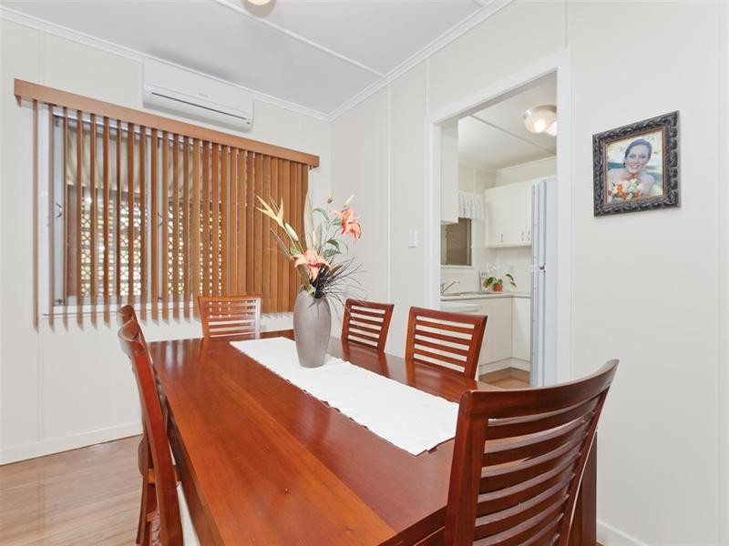 11 Steele Street, Holland Park QLD 4121