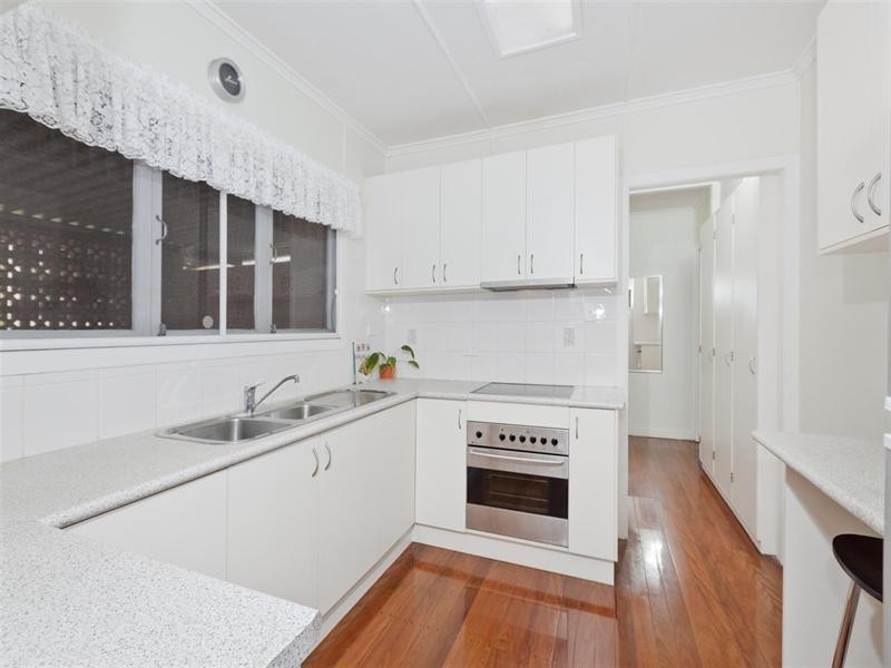 11 Steele Street, Holland Park QLD 4121