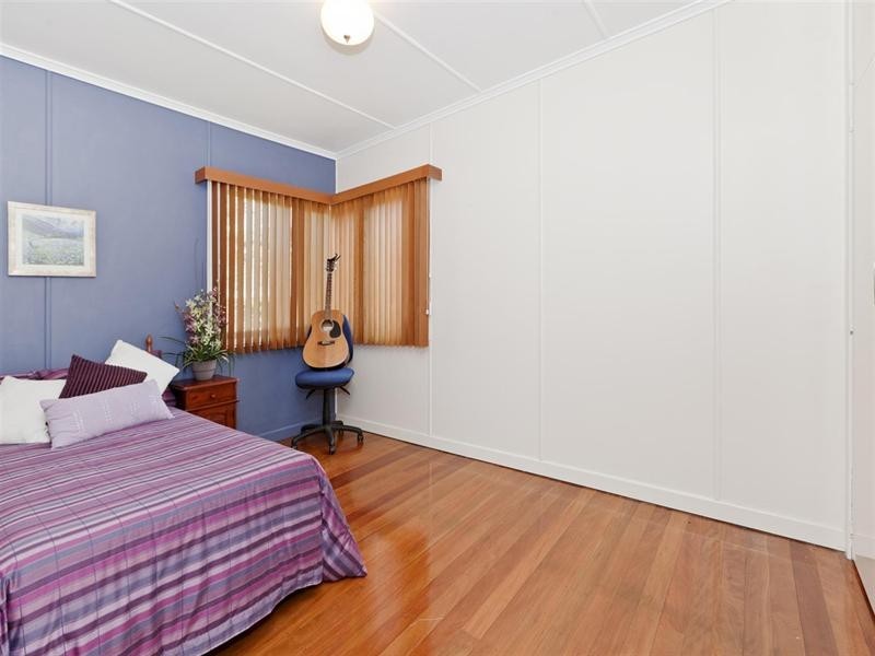 11 Steele Street, Holland Park QLD 4121