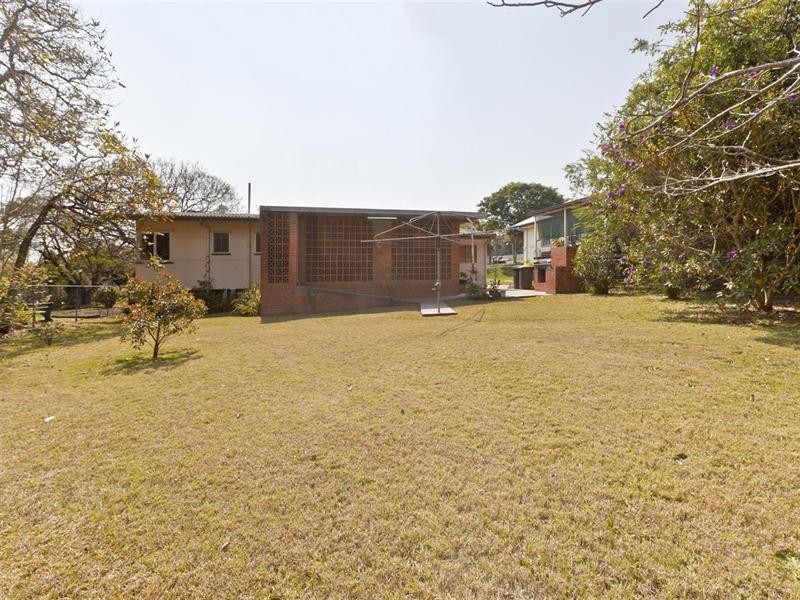 11 Steele Street, Holland Park QLD 4121