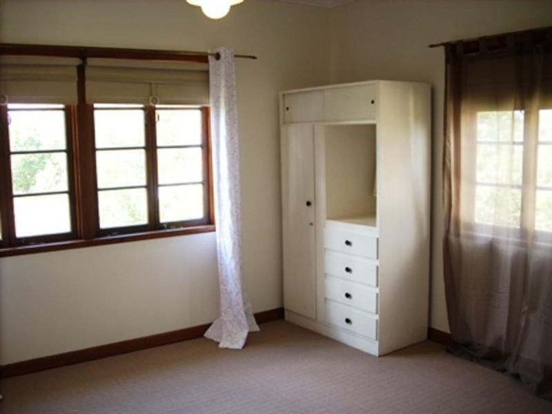 1 Iris Street, Holland Park West QLD 4121