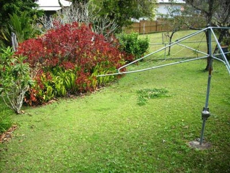 1 Iris Street, Holland Park West QLD 4121