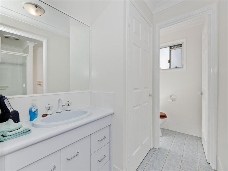 14 Blue Grass Crescent, Eight Mile Plains QLD 4113