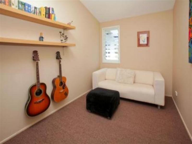 6 Nurran Streeet, Mount Gravatt East QLD 4122