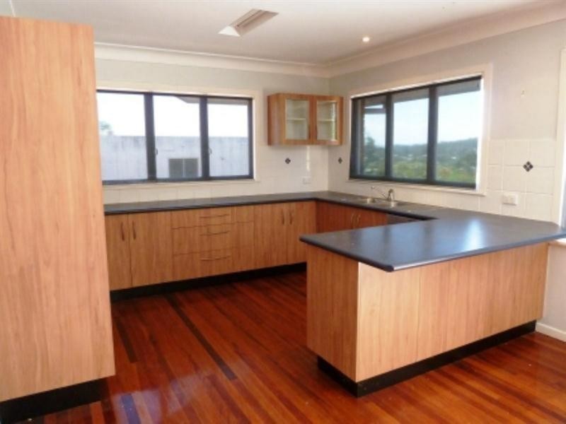 18 Kneale Street, Holland Park West QLD 4121