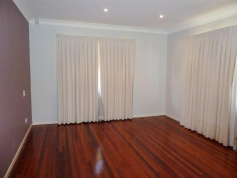 18 Kneale Street, Holland Park West QLD 4121