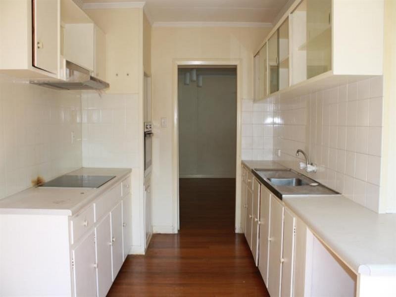 15 Dagmar Street, Holland Park West QLD 4121