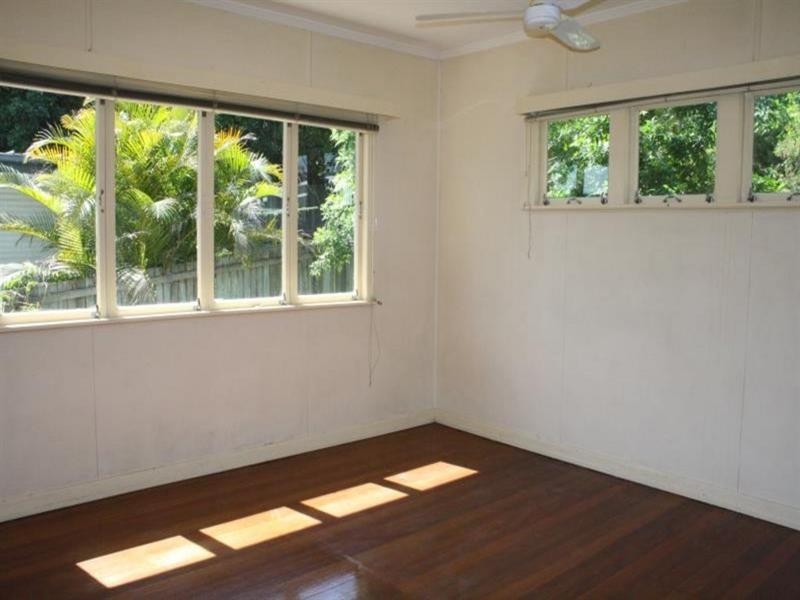 15 Dagmar Street, Holland Park West QLD 4121