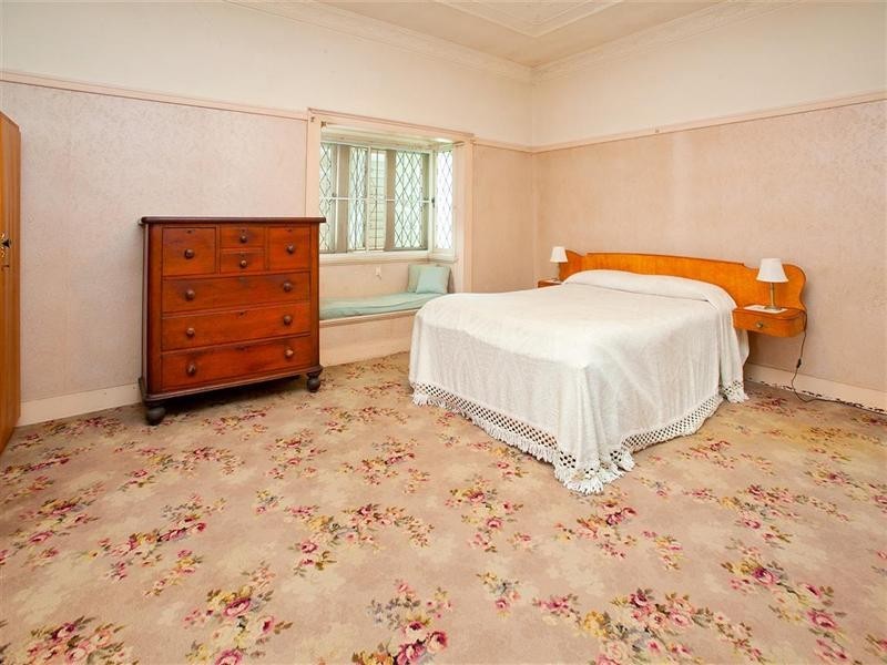 18 Lamette Street, Holland Park QLD 4121