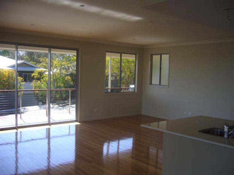 2 Lottie Street, Greenslopes QLD 4120