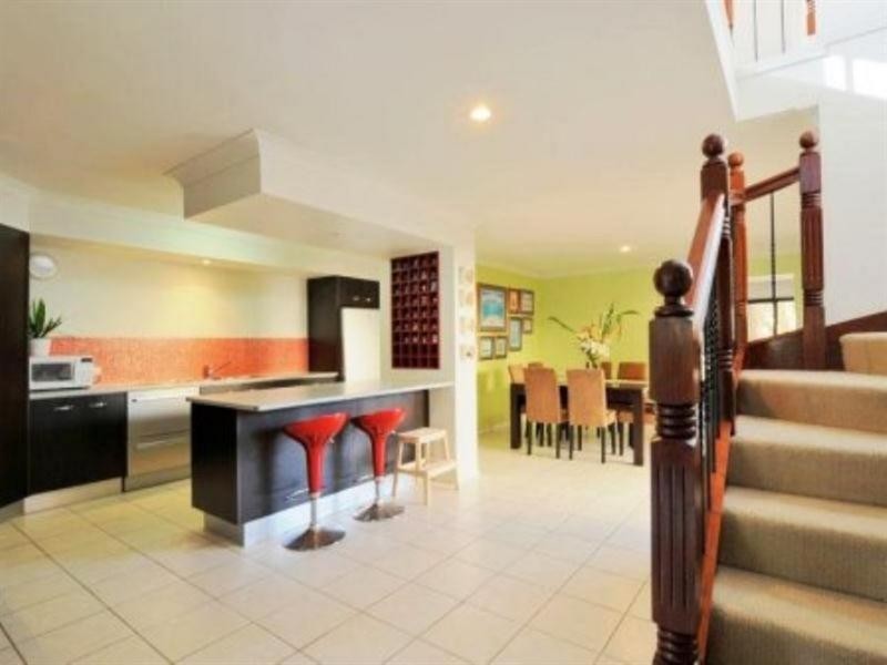 19 Estate Place, Holland Park West QLD 4121