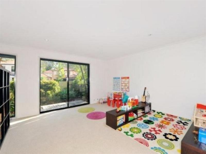 19 Estate Place, Holland Park West QLD 4121