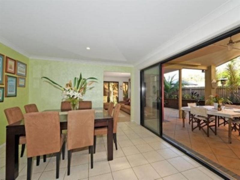 19 Estate Place, Holland Park West QLD 4121