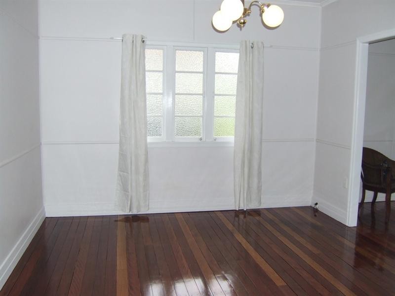 18 Gosling Street, Holland Park QLD 4121