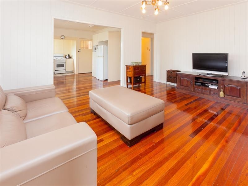 43 Cape Street, Holland Park QLD 4121