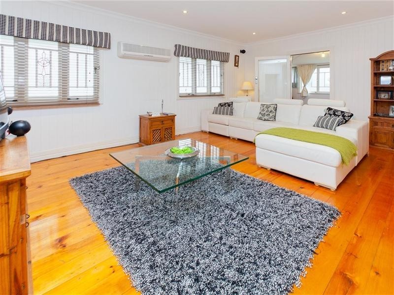 253 Nursery Road, Holland Park QLD 4121