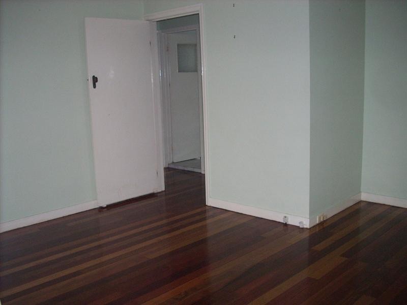 18 Roscoe Street, Holland Park QLD 4121