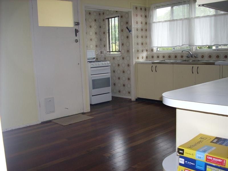 18 Roscoe Street, Holland Park QLD 4121