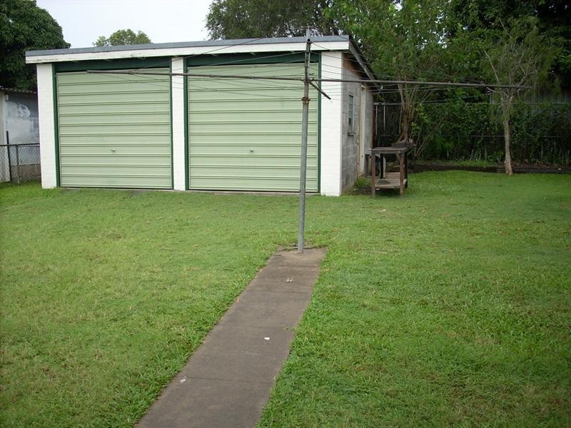 18 Roscoe Street, Holland Park QLD 4121