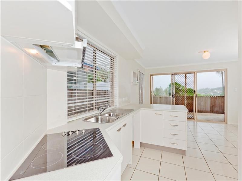 67 Pickthorne Street, Holland Park West QLD 4121