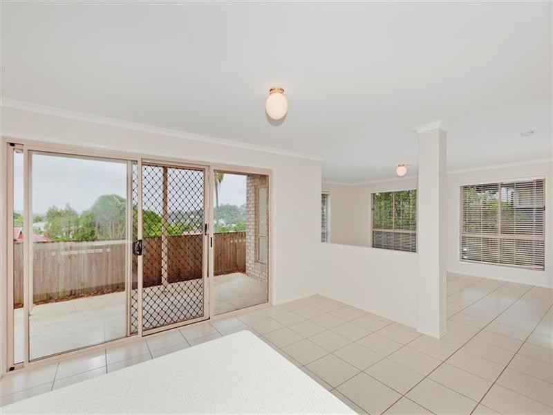 67 Pickthorne Street, Holland Park West QLD 4121