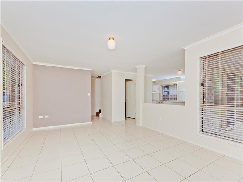 67 Pickthorne Street, Holland Park West QLD 4121