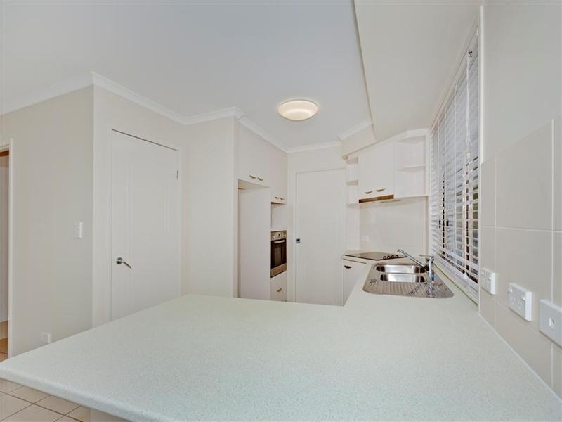 67 Pickthorne Street, Holland Park West QLD 4121