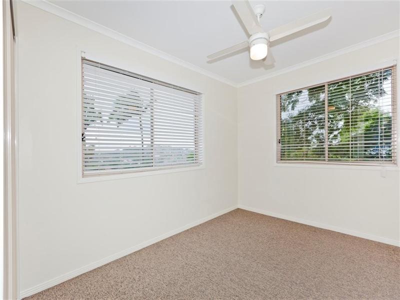 67 Pickthorne Street, Holland Park West QLD 4121