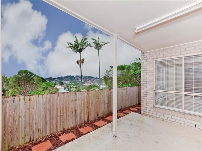 67 Pickthorne Street, Holland Park West QLD 4121