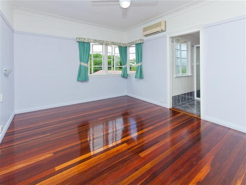 129 Lloyd Street, Camp Hill QLD 4152