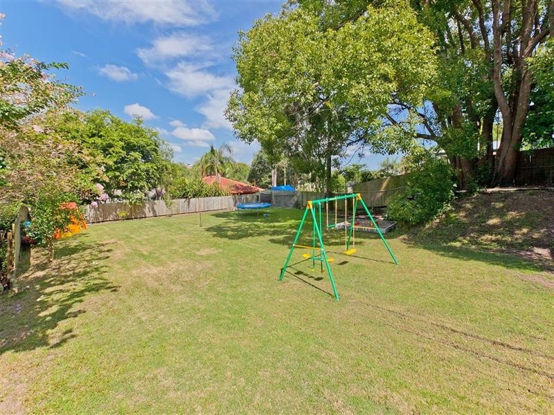 35 Albert Street, Holland Park West QLD 4121