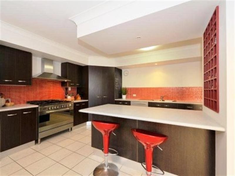 19 Estate Place, Holland Park West QLD 4121