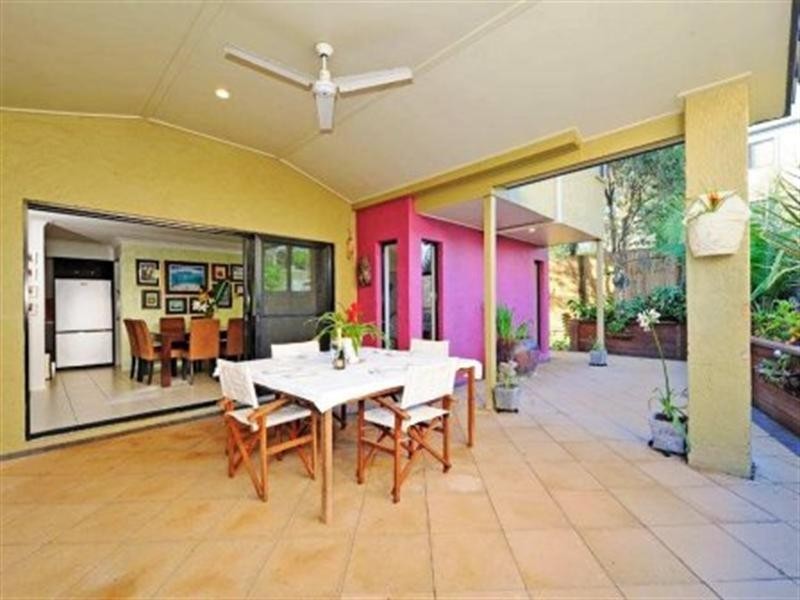 19 Estate Place, Holland Park West QLD 4121