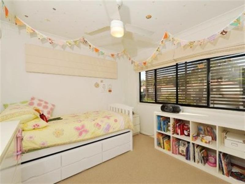 19 Estate Place, Holland Park West QLD 4121