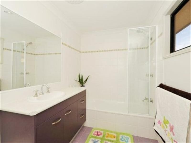 19 Estate Place, Holland Park West QLD 4121