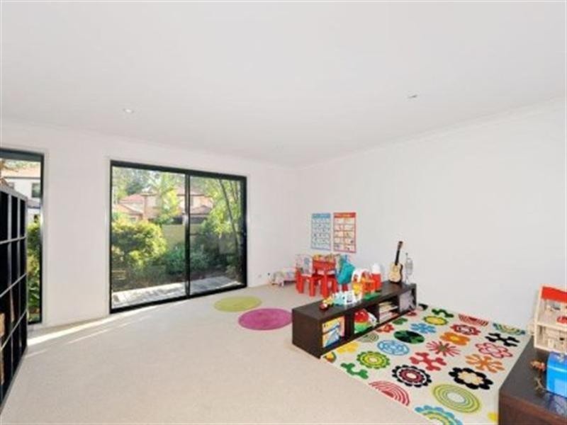 19 Estate Place, Holland Park West QLD 4121